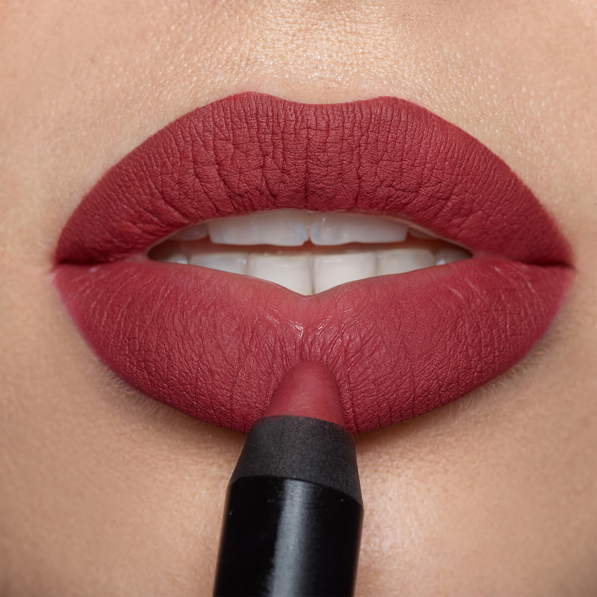 MAGNETIC MATTE LIP COLOR (LÁPIZ DE LABIOS MATE)